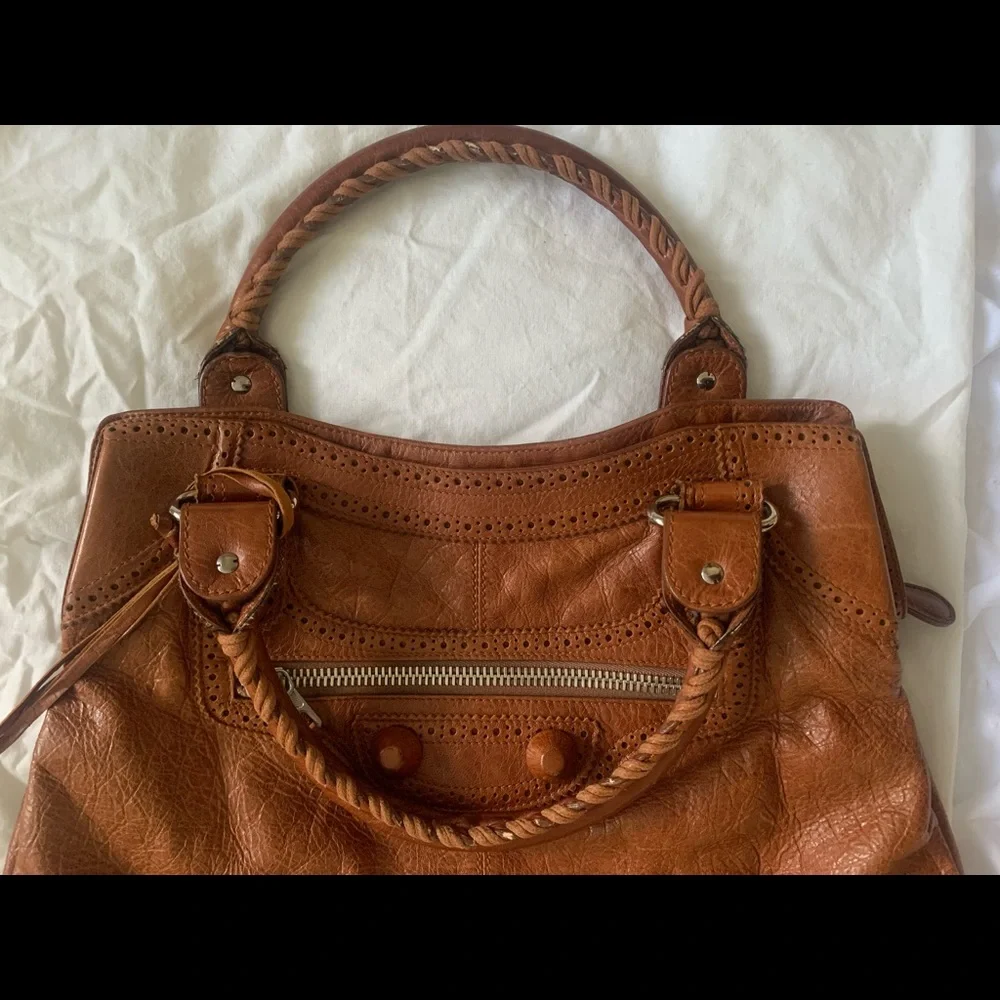 Balenciaga Brown Leather Brief. Size: 16.5”Wx14”Hx3”D. Handle drop: 5.5” - Picture 4 of 16